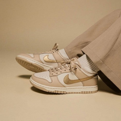 Nik_ee Dunk Low Phantom Metallic Gold 105