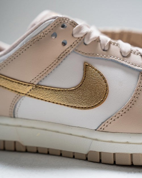Nik_ee Dunk Low Phantom Metallic Gold 105