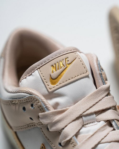 Nik_ee Dunk Low Phantom Metallic Gold 105