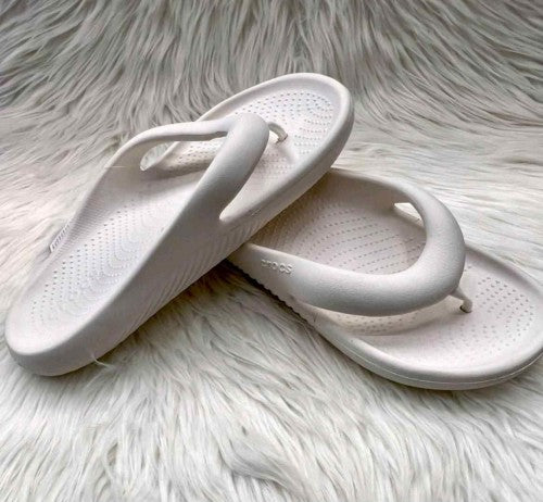 crocss MELLOW RECOVERY FLIP Flops Whites