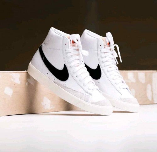 Nikee blazer mid 77 vintage white black