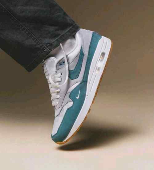 Nikee Airmax 1 Swoosh Low Poly 224