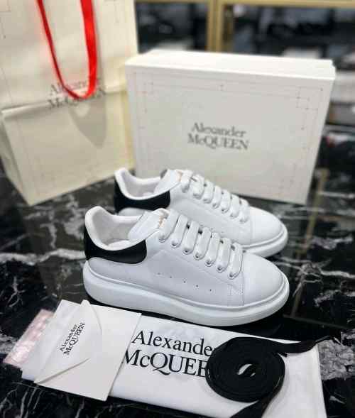 Alexandar McQueen White Black Premium Packing 184
