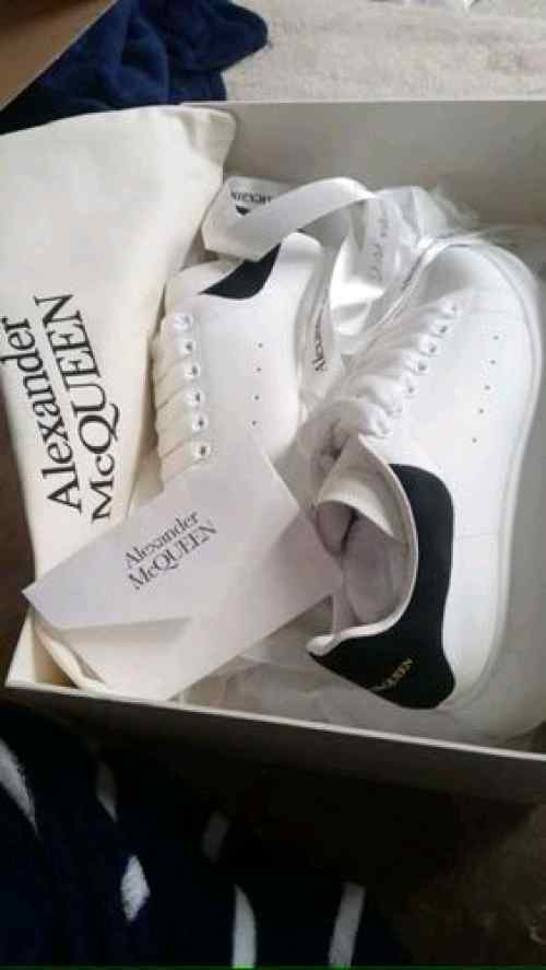Alexandar McQueen White Black Premium Packing 184