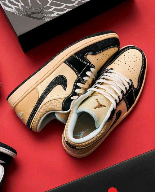 Nik_e Air Jordan Retro 1 Low SE Coconut Milk 175