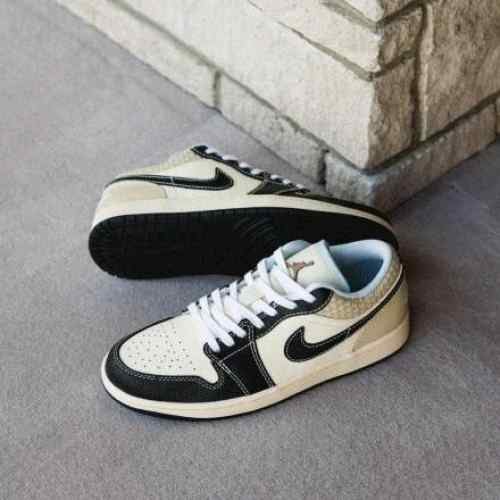 Nik_e Air Jordan Retro 1 Low SE Coconut Milk 175