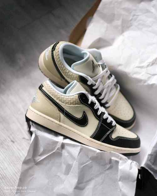 Nik_e Air Jordan Retro 1 Low SE Coconut Milk 175